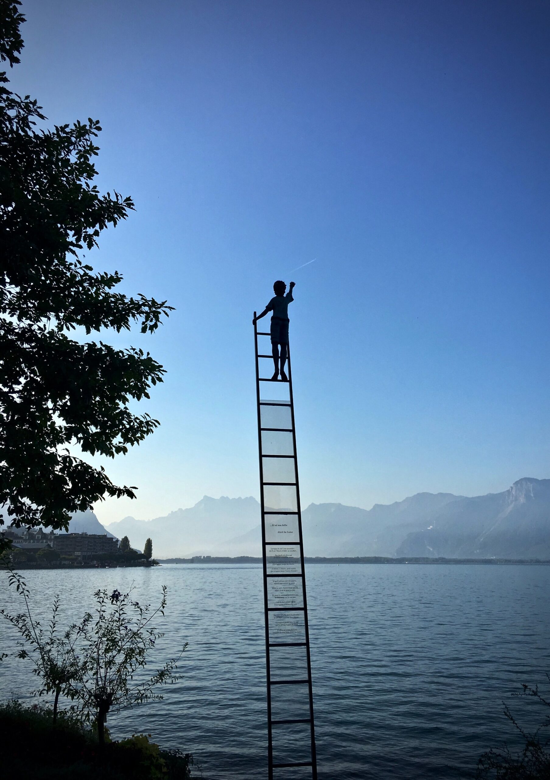 The Benefits of Higher Social Status: Climbing the Social Ladder